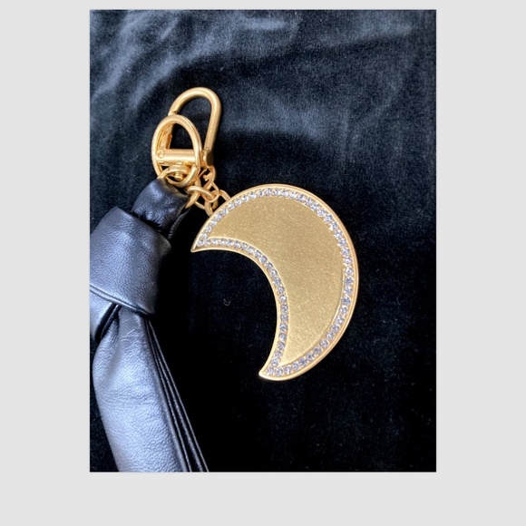 Tory Burch authentic luxury timeless  RARE iconic leather bow key fob - Picture 2 of 5